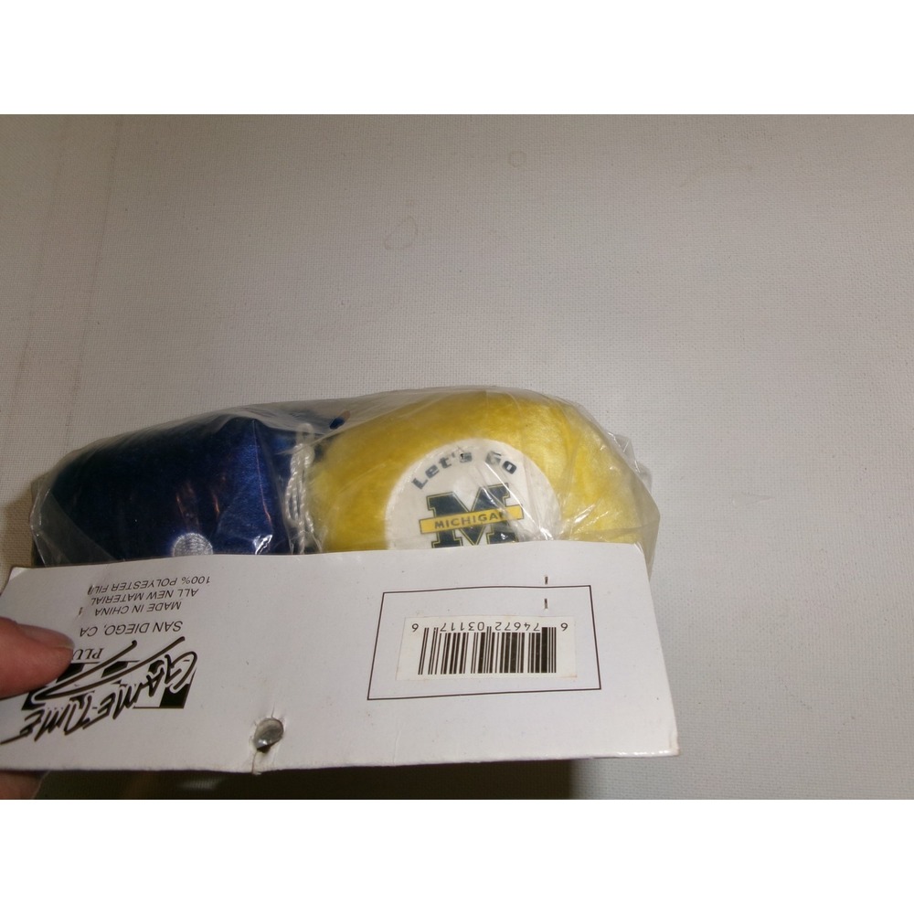 MICHIGAN WOLVERINES  FUZZY DICE CAR AUTOMOBILE VINTAGE DEADSTOCK H3